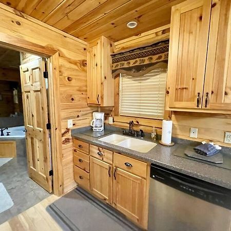 2 Bed Cabin Hot Tub Close To Helen #16 Exterior photo