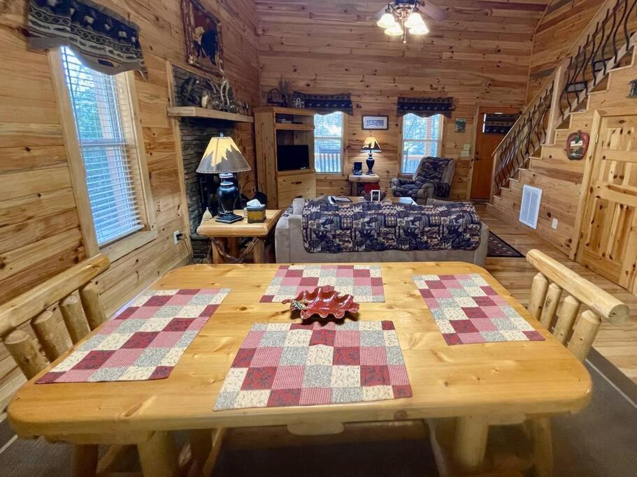 2 Bed Cabin Hot Tub Close To Helen #16 Exterior photo