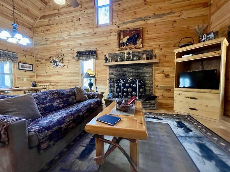 2 Bed Cabin Hot Tub Close To Helen #16 Exterior photo